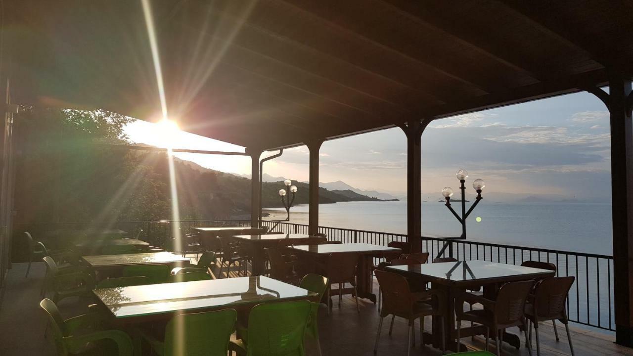 Rooms Lake View Balani Restaurant Shkodër Eksteriør billede