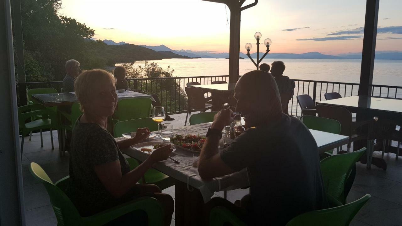 Rooms Lake View Balani Restaurant Shkodër Eksteriør billede